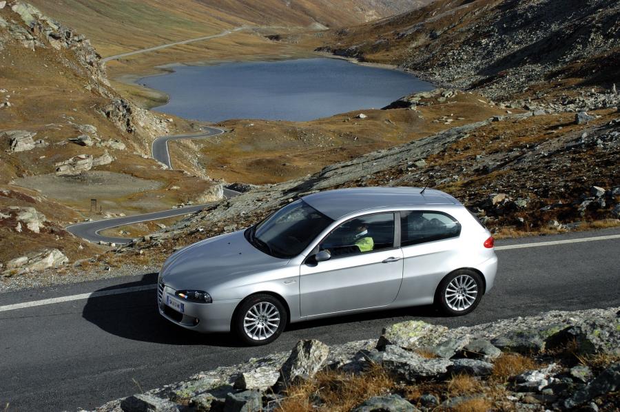  Alfa Romeo 147 3-Door (937A) 2004 года  (фото 13 из 48)